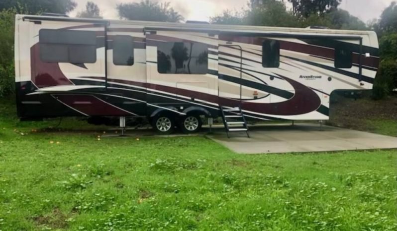 
								2019 Forest River Riverstone Legacy 38RE full									