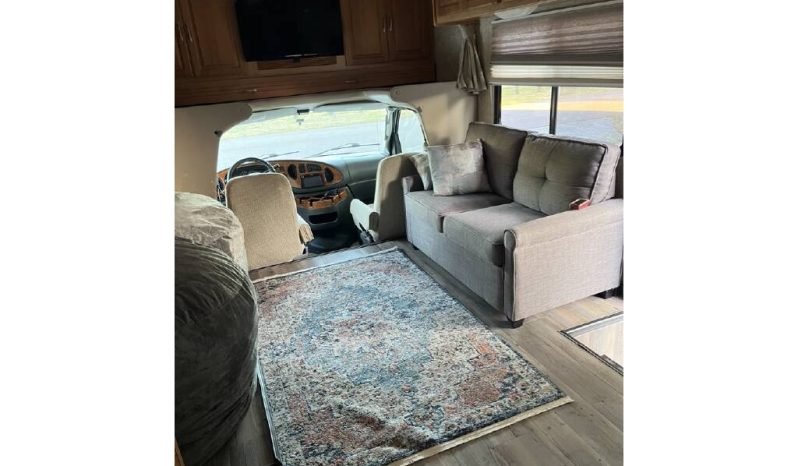 
								2007 Four Winds Chateau 31F full									