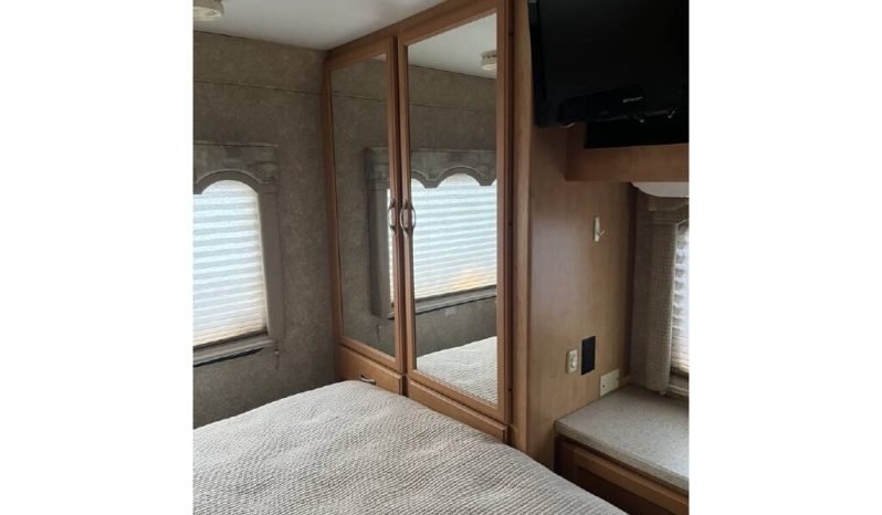 
								2007 Four Winds Chateau 31F full									