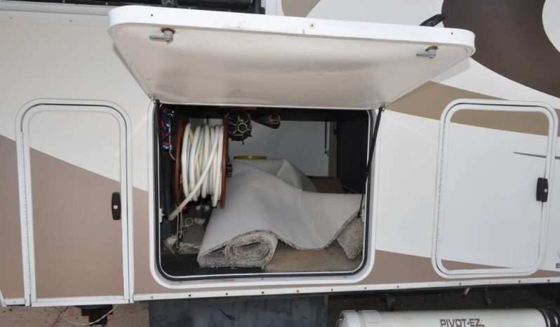 
								2014 Excel – Peterson Winslow Motorhome full									