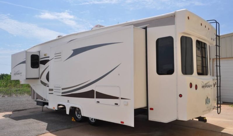 
								2014 Excel – Peterson Winslow Motorhome full									