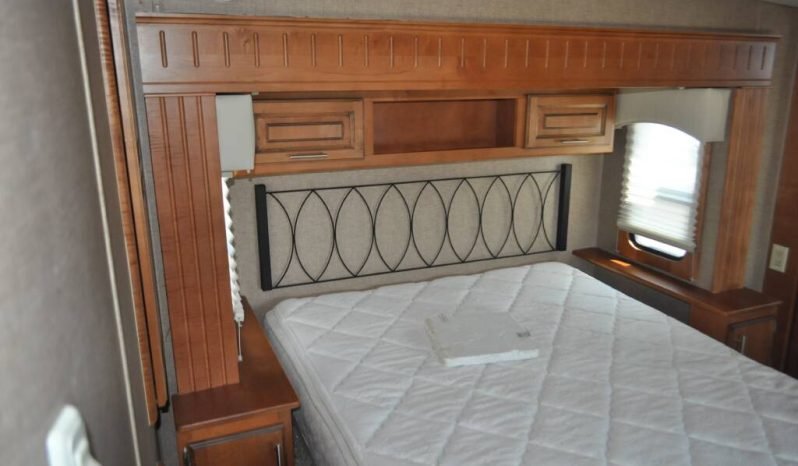 
								2014 Excel – Peterson Winslow Motorhome full									