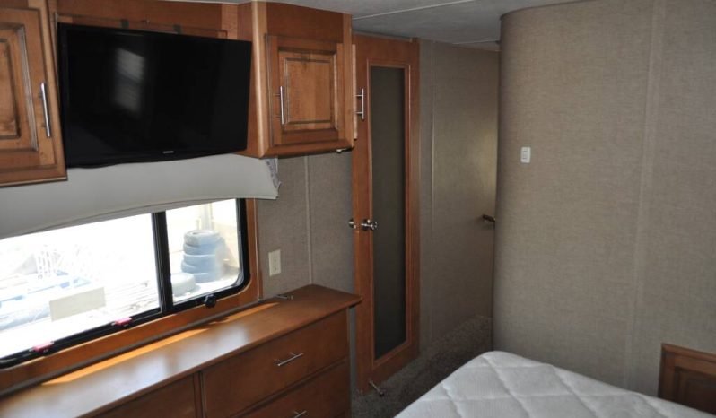 
								2014 Excel – Peterson Winslow Motorhome full									