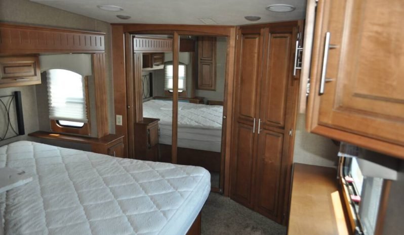 
								2014 Excel – Peterson Winslow Motorhome full									
