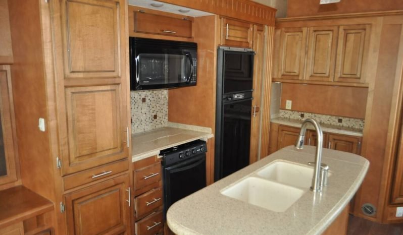 
								2014 Excel – Peterson Winslow Motorhome full									
