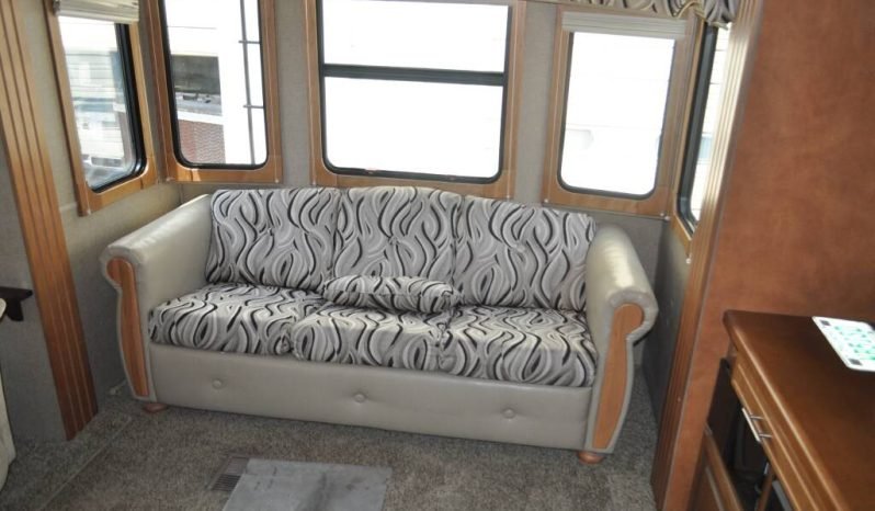 
								2014 Excel – Peterson Winslow Motorhome full									