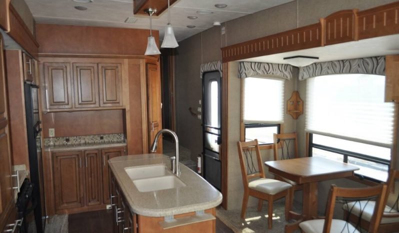 
								2014 Excel – Peterson Winslow Motorhome full									