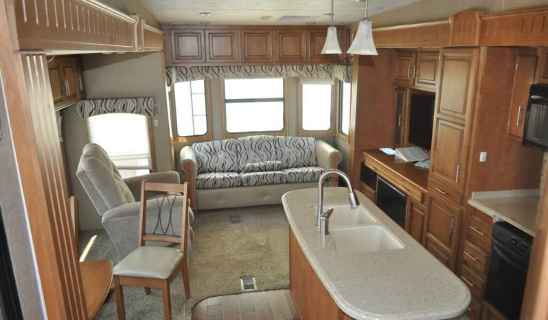 
								2014 Excel – Peterson Winslow Motorhome full									
