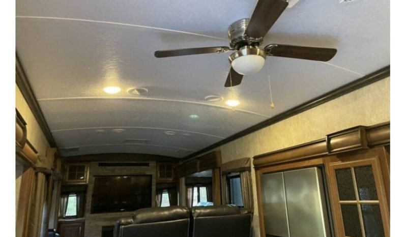 
								2015 Keystone Montana 3790 RD Motorhome full									