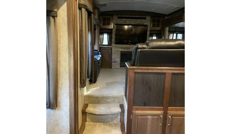 
								2015 Keystone Montana 3790 RD Motorhome full									