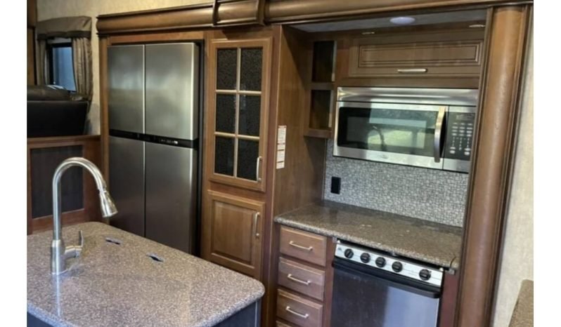 
								2015 Keystone Montana 3790 RD Motorhome full									