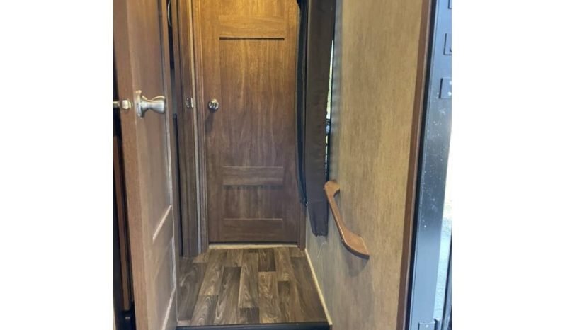 
								2015 Keystone Montana 3790 RD Motorhome full									