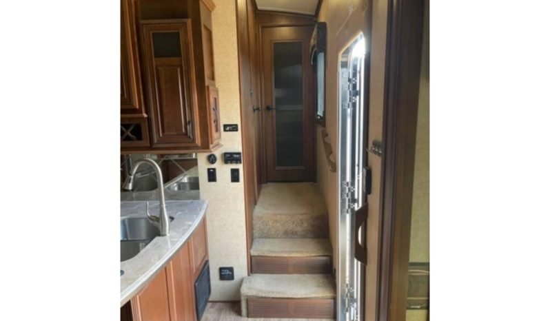 
								2015 Jayco Pinnacle 36RSQS Motorhome full									