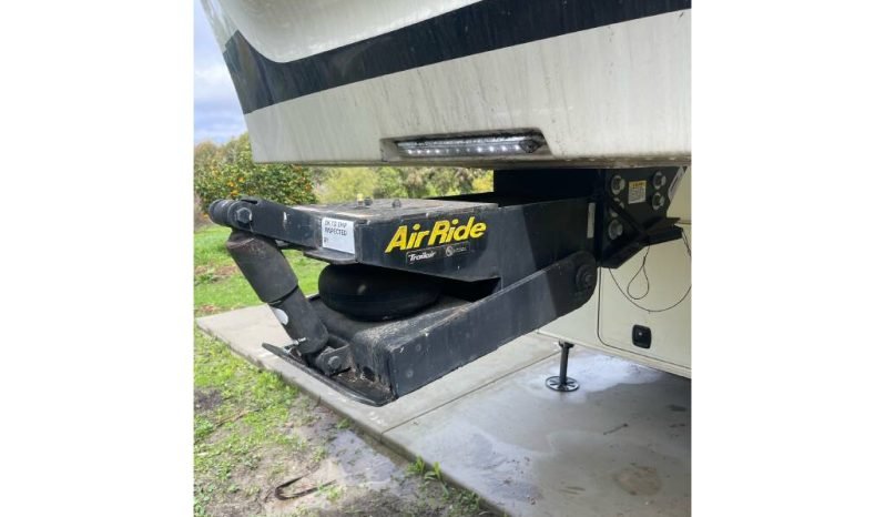 
								2019 Forest River Riverstone Legacy 38RE full									