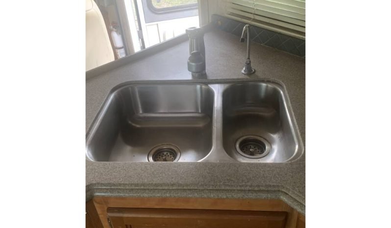 
								2006 National Dolphin 5355 full									