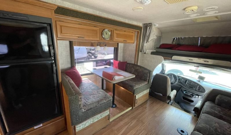 
								2006 Fleetwood Tioga 31M full									