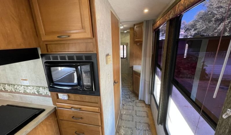 
								2006 Fleetwood Tioga 31M full									