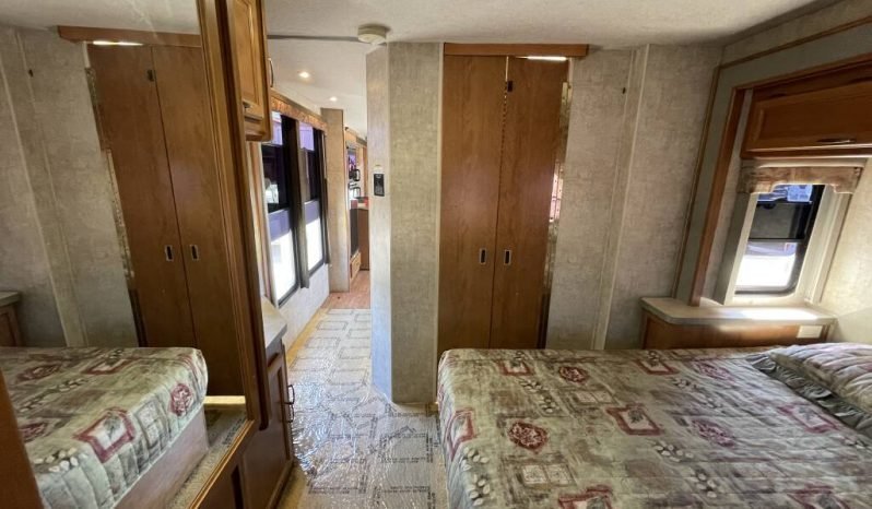 
								2006 Fleetwood Tioga 31M full									