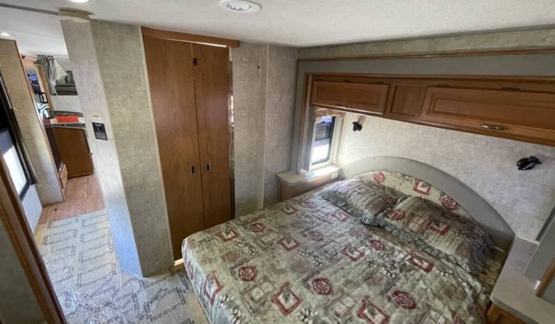
								2006 Fleetwood Tioga 31M full									