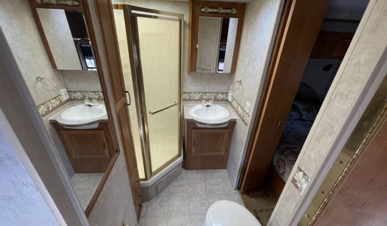 
								2006 Fleetwood Tioga 31M full									