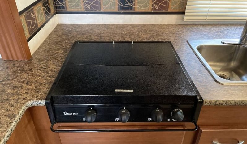 
								2008 Fleetwood Quest 24E full									