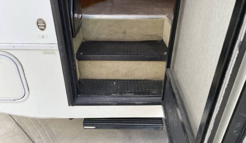 
								2008 Fleetwood Quest 24E full									