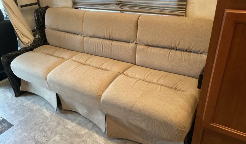 
								2008 Fleetwood Quest 24E full									