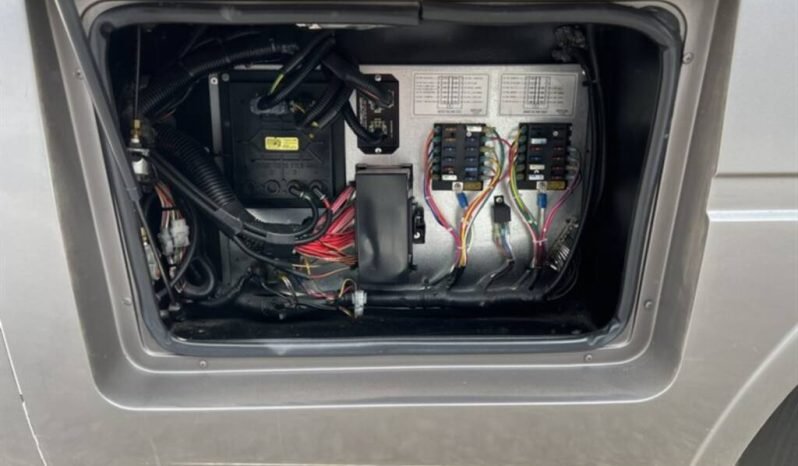 
								2005 National Tropical 370LX full									