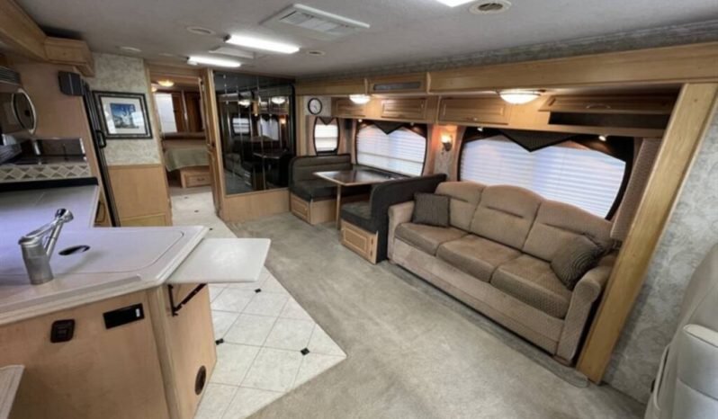 
								2005 National Tropical 370LX full									