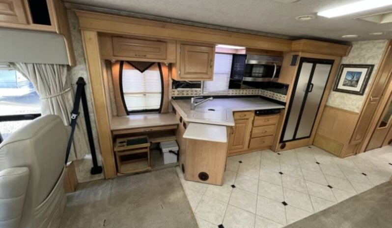 
								2005 National Tropical 370LX full									