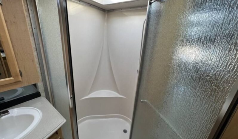 
								2005 National Tropical 370LX full									