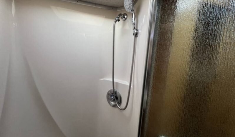 
								2005 National Tropical 370LX full									