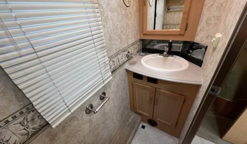 
								2005 National Tropical 370LX full									