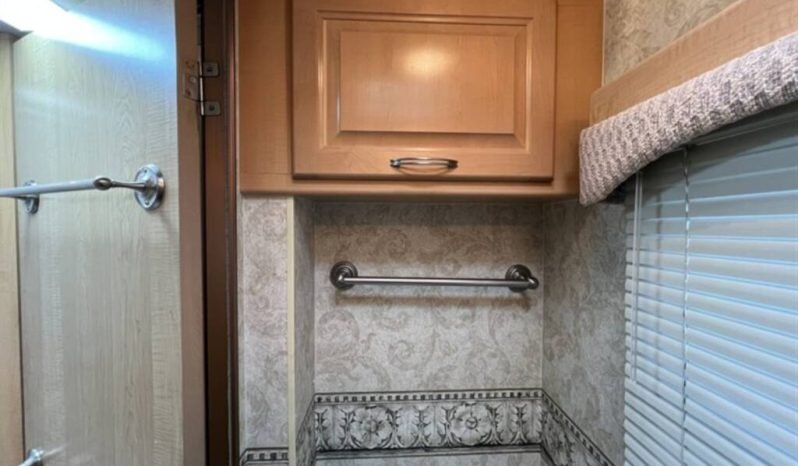 
								2005 National Tropical 370LX full									