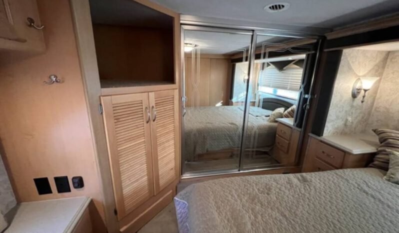 
								2005 National Tropical 370LX full									