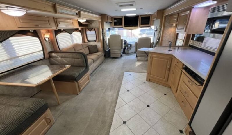 
								2005 National Tropical 370LX full									