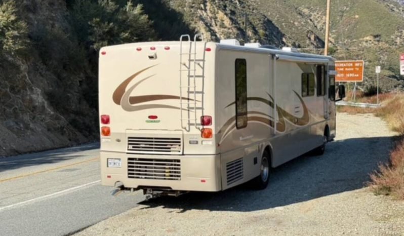 
								2003 Winnebago Journey 39W full									