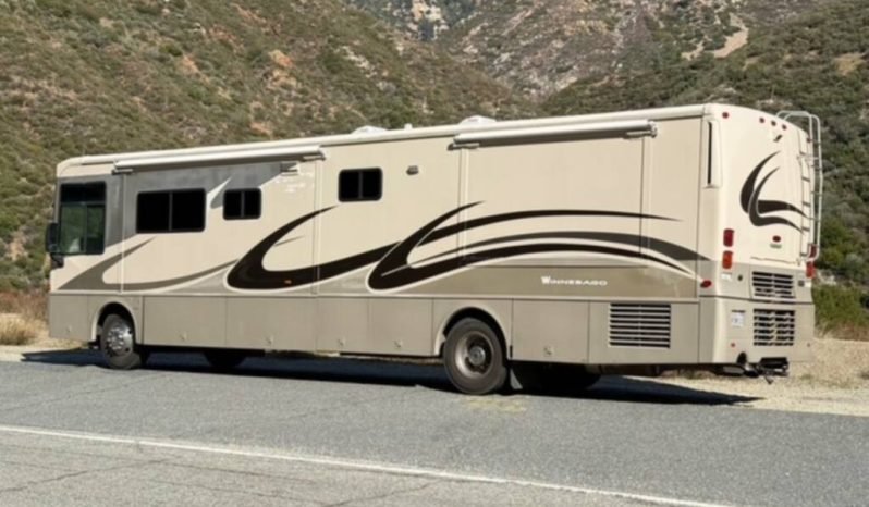 
								2003 Winnebago Journey 39W full									