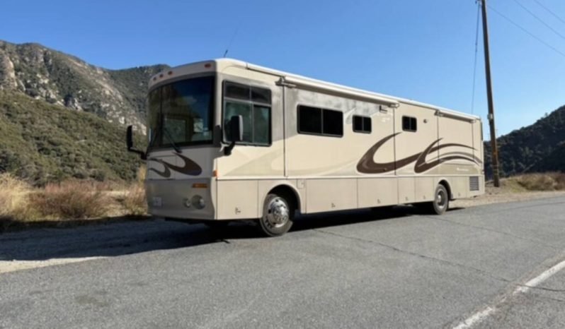 
								2003 Winnebago Journey 39W full									