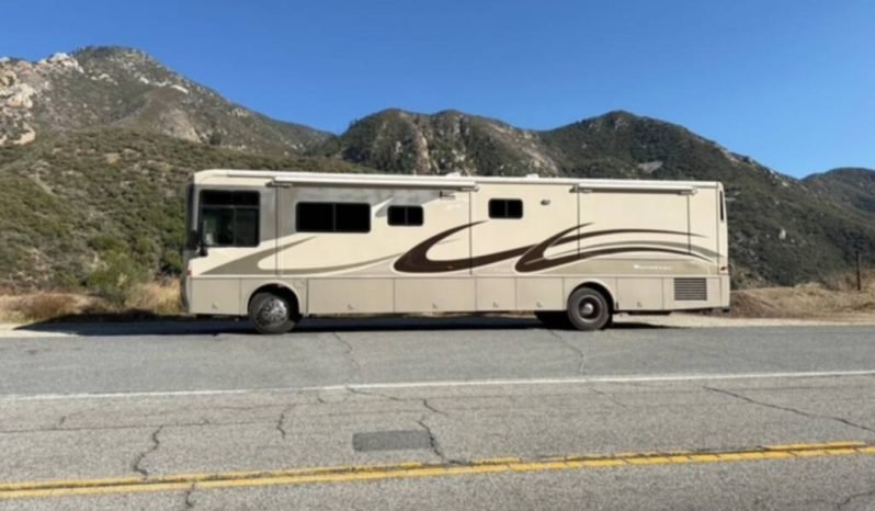 
								2003 Winnebago Journey 39W full									