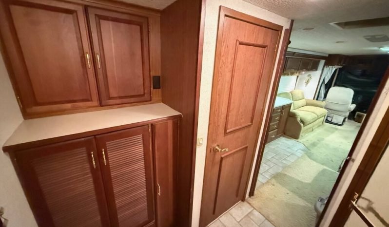 
								2003 Winnebago Journey 39W full									