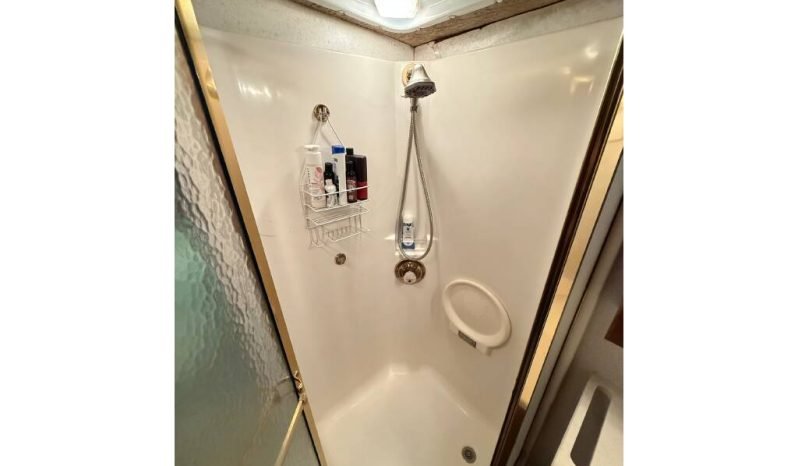 
								2003 Winnebago Journey 39W full									