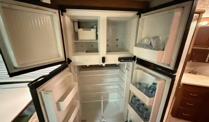 
								2003 Winnebago Journey 39W full									