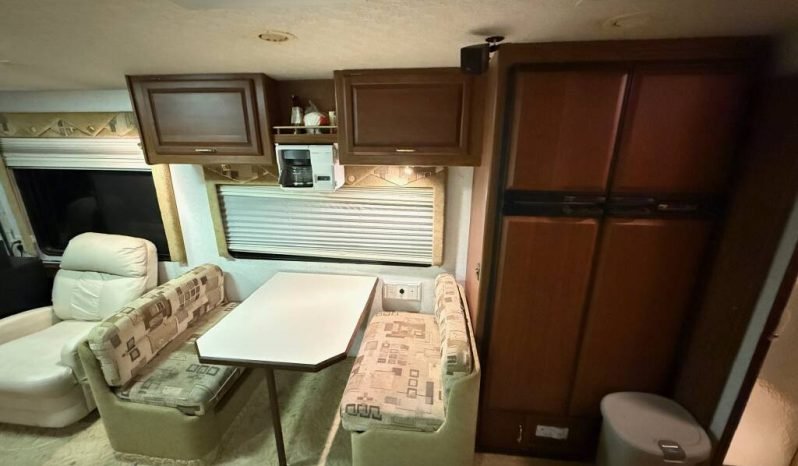 
								2003 Winnebago Journey 39W full									