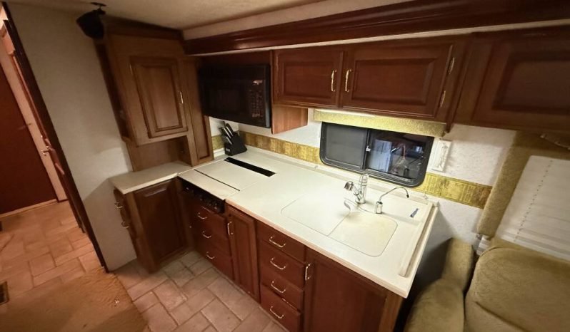 
								2003 Winnebago Journey 39W full									