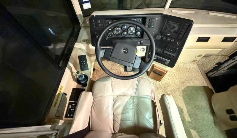 
								2003 Winnebago Journey 39W full									