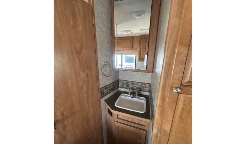 
								2010 Winnebago Access 24V full									
