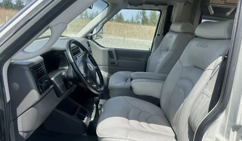 
								2004 Winnebago Rialta Rv Class B full									