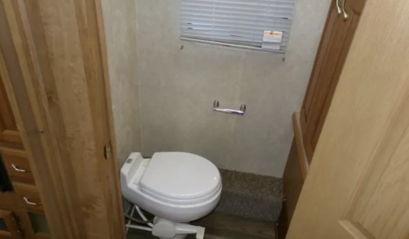 
								2005 Georgie Boy Cruise Master LE 3640 full									