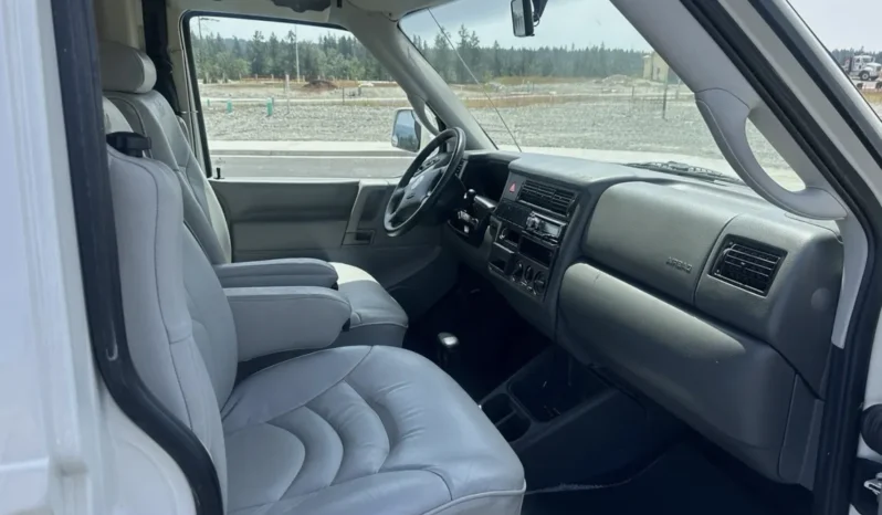 
								2004 Winnebago Rialta Rv Class B full									